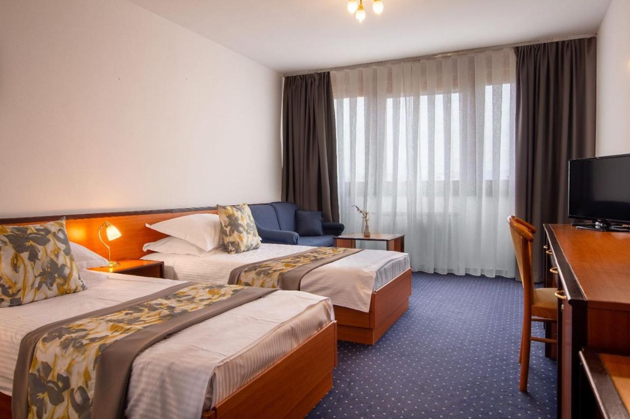 Hotel Novi Zagreb Exteriör bild